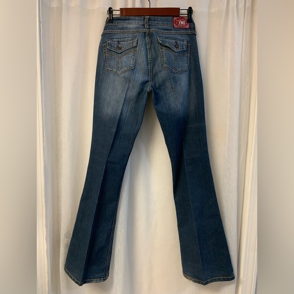 Blue Jeans Women - Picture 2 of 10